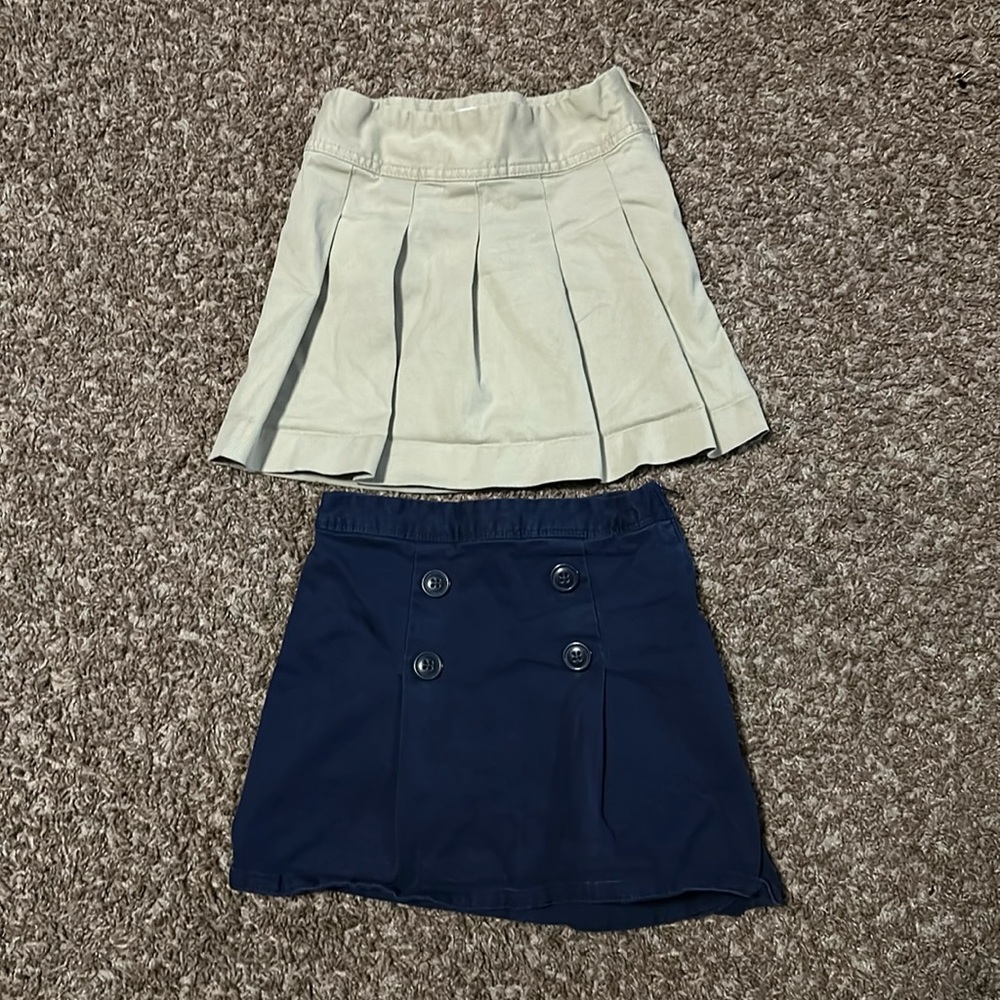Navy blue and tan Children’s Place size 5T school uniform skirt.